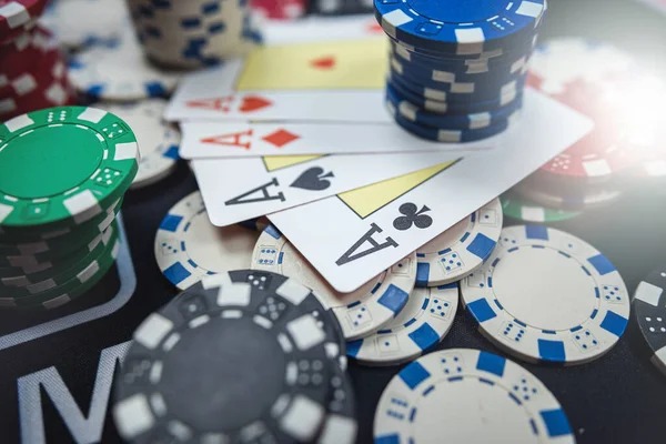 layar 805 mobile app interface showing football markets and live-dealer options